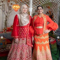 Lebaranan juga ga lengkap..belum ada si kembarannya 😢 Lagi menungggu mereka fotbar bareng, Ya allah kygnya masih belum akur antar kakak adik dan kembaran, seddiiih 😢😢 komentar sejumlah netizen di bawah unggahan Tasya dan Tasyi. Foto: Instagram