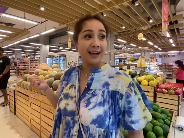 Cuma 5 Hari di Bali, Nagita Slavina Borong Isi Supermarket