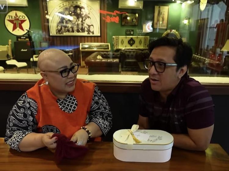 5 Potret Nunung Berjuang Lawan Kanker Payudara, Botak Pasca Dikemo