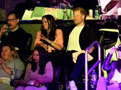7 Momen Langka Pangeran Harry - Meghan Markle Kencan Nonton Pertandingan NBA