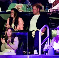 Kehadiran keduanya di publik ini merupakan momen langka karena setelah pindah ke Amerika Serikat dari Inggris, Pangeran Harry dan Meghan Markle ingin hidup jauh dari sorotan. Foto: Getty Images/Allen Berezovsky