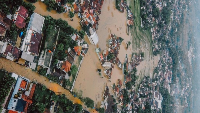 Pantauan udara Majalaya dikepung banjir luapan Sungai Citarum