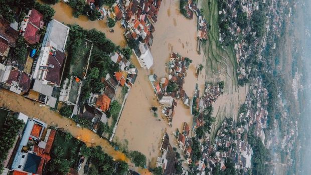 Pantauan udara Majalaya dikepung banjir luapan Sungai Citarum