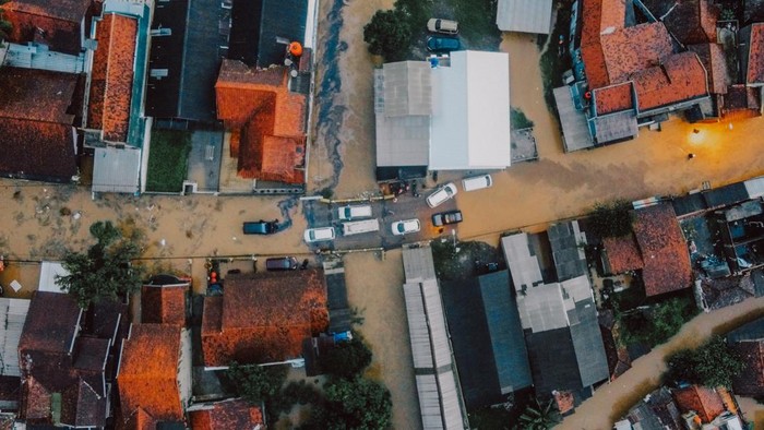 Pantauan udara Majalaya dikepung banjir luapan Sungai Citarum