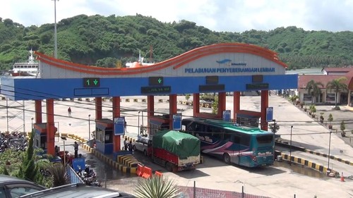 Pelabuhan Lembar Lombok Barat mencatat kenaikan jumlah penumpang dan kendaraan sebesar 7 persen pada arus balik mudik Lebaran.