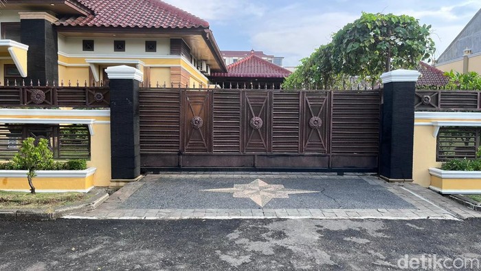 Penampakan rumah dari AKBP Achiruddin Hasibuan. (Foto: Goklas Wisely)