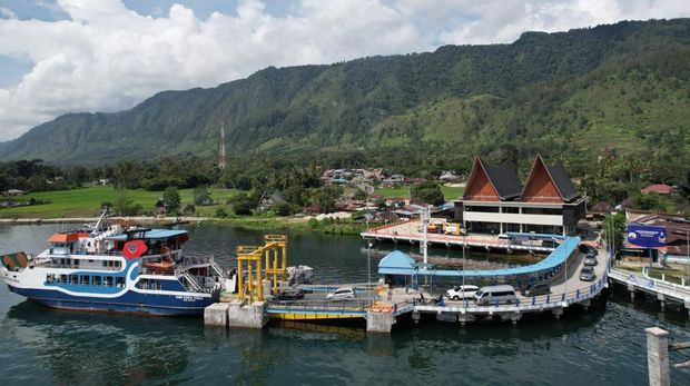 Penyeberangan Pelabuhan Ajibata-Ambarita di Danau Toba, Sumatera Utara. (Dok. ASDP)