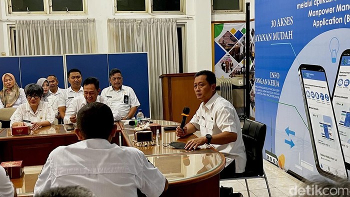 Plh Wali Kota Bandung Ema Sumarna.