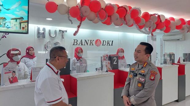 Polres Jaksel patroli ke beberapa perkantoran di hari pertama kerja usai libur lebaran. Patroli dilakukan untuk memastikan situasi keamanan tetap kondusif. (dok Istimewa)