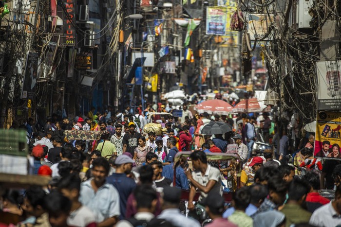 Perserikatan Bangsa-Bangsa (PBB) menyatakan India akan menyalip China sebagai negara terpadat di dunia. Populasi di India mencapai 1,422 miliar orang!