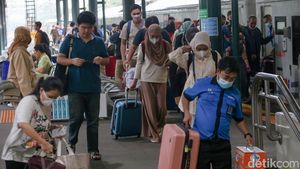 Puluhan Ribu Pemudik Via Kereta Tiba di Ibu Kota