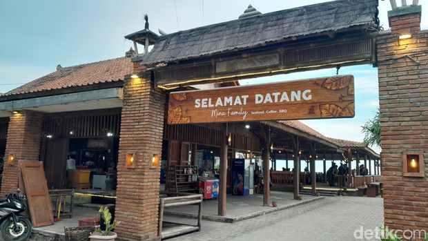 Restoran seafood di Pangandaran.