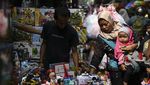 Sayang Anak, Pasar Mainan Asemka Diserbu