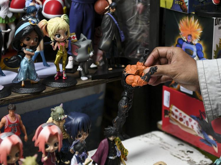 Sayang Anak, Pasar Mainan Asemka Diserbu