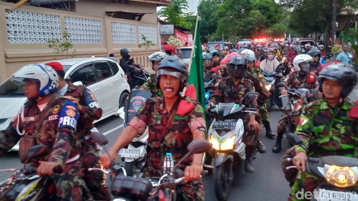 Seratusan warga Muhammadiyah konvoi menuju Polres Klaten untuk menyerahkan pernyataan sikap, Rabu (26/4/2023).