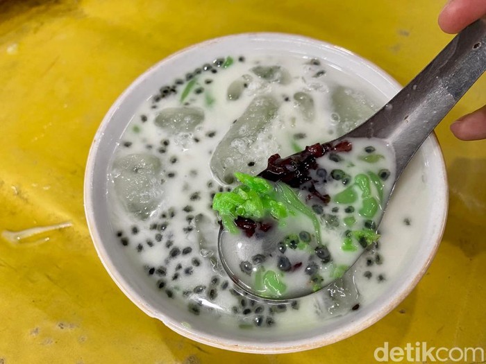 Seru! Beli Bumbu Pecel dan Jajan Es Dawet Telasih di Pasar Gede Solo Seru! Beli Bumbu Pecel dan Jajan Es Dawet Telasih di Pasar Gede Solo