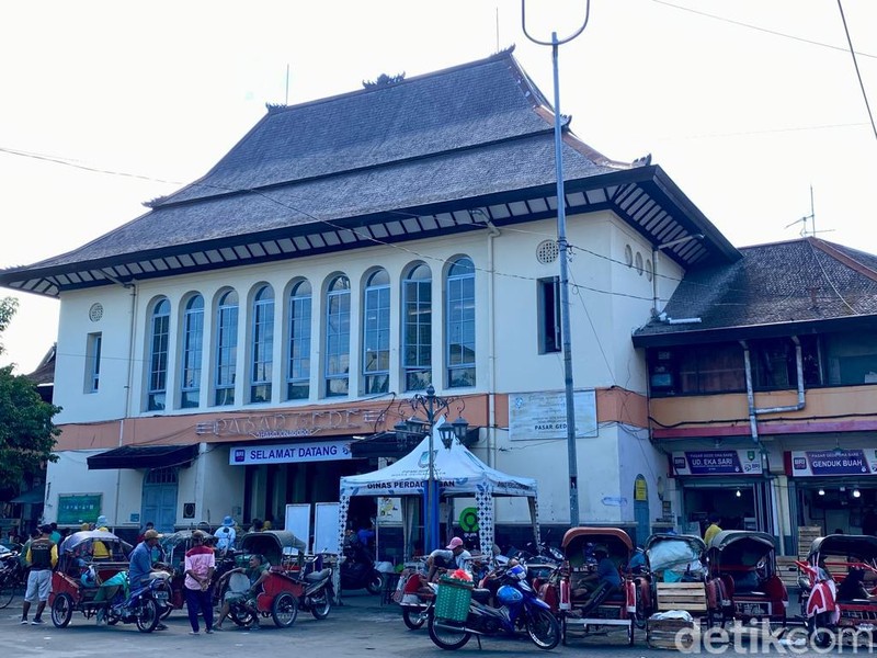 Seru! Beli Bumbu Pecel dan Jajan Es Dawet Telasih di Pasar Gede Solo