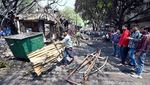 Sisa-sisa Kebakaran yang Hanguskan 20 Kios di New Delhi