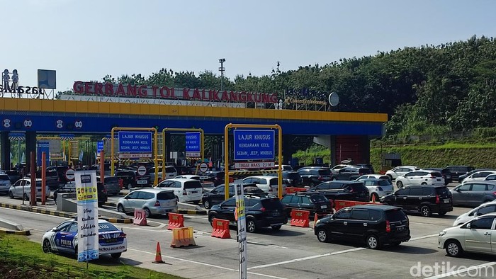 Suasana di gerbang Tol Kalikangkung, Semarang, Rabu (26/4/2023).