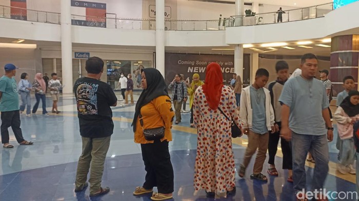 Suasana pengunjung di TSM Makassar H+4 lebaran