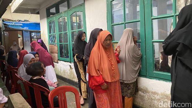 Suasana rumah duka korban tersambar petir di Sukabumi, Rabu (26/4/2023).