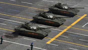 Tank dengan kecepatan antara 70 sampai 80 kilometer per jam ini diklaim kasat mata, lantaran ada perangkat siluman yang membuatnya sulit terlacak radar. Foto: Getty Images