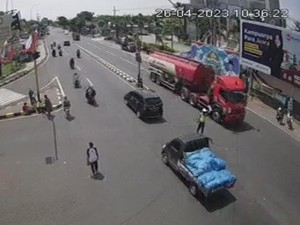 Simak Suasana Arus Lalin Arus Balik Kawasan Tol di Jawa Timur Siang Ini