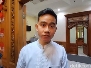 Gibran Tegaskan Belum Cukup Umur soal Isu Cawapres Prabowo