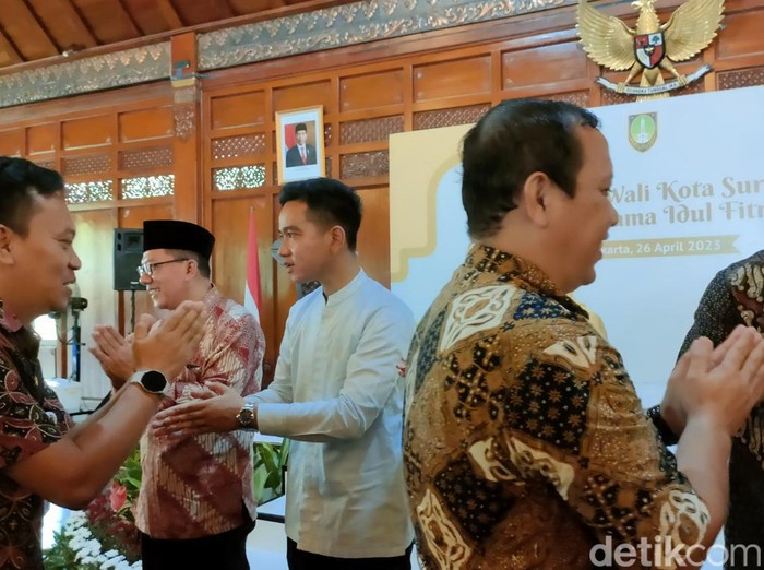 Wali Kota Solo  Gibran Rakabuming Raka saat memberikan arahan kepada ASN usai cuti bersama Idul Fitri, Rabu (26/42023).