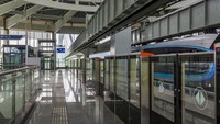 Selain biaya yang murah, baterai lithium yang digunakan sebagai tenaga utama monorel ini juga ramah lingkungan jika dibandingkan dengan sumber tenaga lain.  