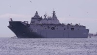 Selayaknya kapal induk, TCG Anadolu turut dilengkapi landasan pacu. Namun landasannya tak sepanjang seperti di kapal induk Amerika Serikat (AS). Oleh sebab itu, TCG Anadolu hanya dapat menangani pesawat ringan, terutama helikopter dan jet yang bisa lepas landas dari landasan pacu lebih pendek.
