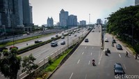 Ganjil genap di Jakarta kembali diterapkan mulai hari ini. Berdasarkan keterangan Dishub DKI Jakarta, ganjil genap di Jakarta selama libur cuti bersama ditiadakan mulai 19 April hingga 25 April.