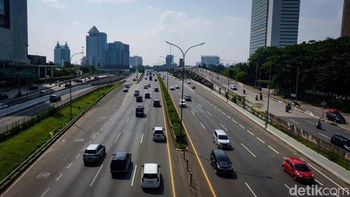Cuti bersama Idul Fitri sudah berakhir. Di hari pertama kerja, jalanan di Jakarta masih terpantau lancar.