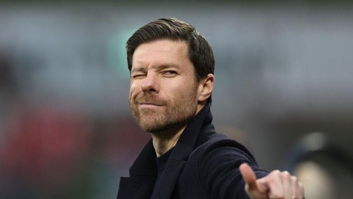 LEVERKUSEN, GERMANY - MARCH 19: Xabi Alonso, Head Coach of Bayer 04 Leverkusen, reacts during the Bundesliga match between Bayer 04 Leverkusen and FC Bayern München at BayArena on March 19, 2023 in Leverkusen, Germany. (Photo by Dean Mouhtaropoulos/Getty Images)