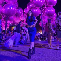 Gaya sosialita Adinda Bakrie memang selalu berhasil mencuri atensi. Ia selalu mampu tampil stylish dan terlihat awet muda bak ABG meski kini usianya sudah hampir 41 tahun. Foto: Instagram/@adindabakrie