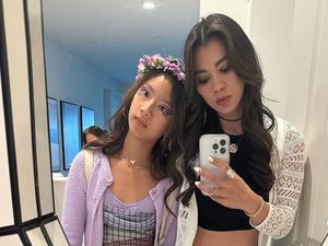 8 Gaya Stylish Adinda Bakrie & Anak Nonton Coachella, Dipuji Bak Kakak-Adik