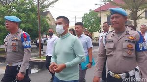 Potret AKBP Achiruddin yang Tak Diborgol saat Digiring ke Ruang Pemeriksaan