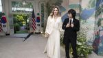 Gaya Anggun Angelina Jolie Ajak Anak Bertemu Joe Biden