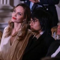 Maddox menemani Angelina Jolie menghadiri undangan dari Presiden Joe Biden untuk makan malam bersama tamu kehoramatannya yaitu Presiden Korea Selatan Yoon Suk Yeol dan istri Kim Keon Hee. Foto: Getty Images