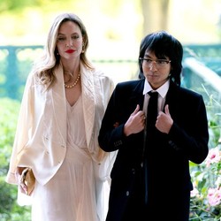 Putra Angelina Jolie Hapus Kata Pitt dari Nama Belakangnya