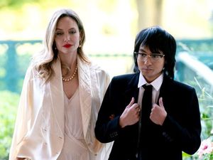 Putra Angelina Jolie Hapus Kata Pitt dari Nama Belakangnya
