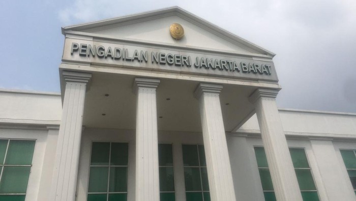 Bakal Caleg Pemilu 2024 Ramai-ramai ke PN Jakarta Barat. (Muhammad Fariz At Thariqi/detikcom)