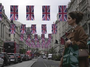 Bendera Britania Raya Hiasi Kota London Jelang Penobatan Raja Charles