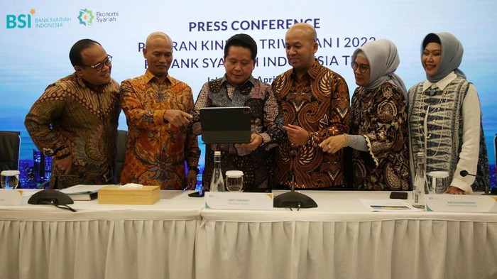 PT Bank Syariah Indonesia Tbk mencatatkan kinerja positif pada kuartal I-2023. BSI mengantongi laba bersih Rp 1,46 triliun atau naik 47,65% secara tahunan atau year-on-year (yoy).