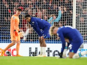 Pakai Tiga atau Empat Bek, Chelsea Kalah Melulu!