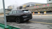 Chery Tiggo 9 berukuran bongsor dengan dimensi panjang 4.820 mm, lebar 1.930 mm, dan tinggi 1.699 mm. Mobil ini puna ukuran wheelbase 2.820 mm. Foto: (Dina Rayanti/detikOto)