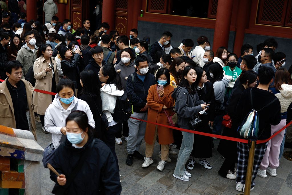 People line up to enter a store for Buddhist items at Lama Temple, in Beijing, China April 22, 2023. REUTERS/Tingshu Wang