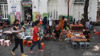 Para PKL juga beaikan rezeki dari banyaknya wisatawan.
