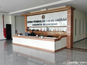 Anggota DPRD Bojonegoro yang Diviralkan Mangku Cewek Open BO Buka Suara