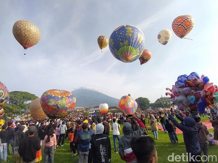 Potret Warna-warni Festival Balon Udara di Temanggung